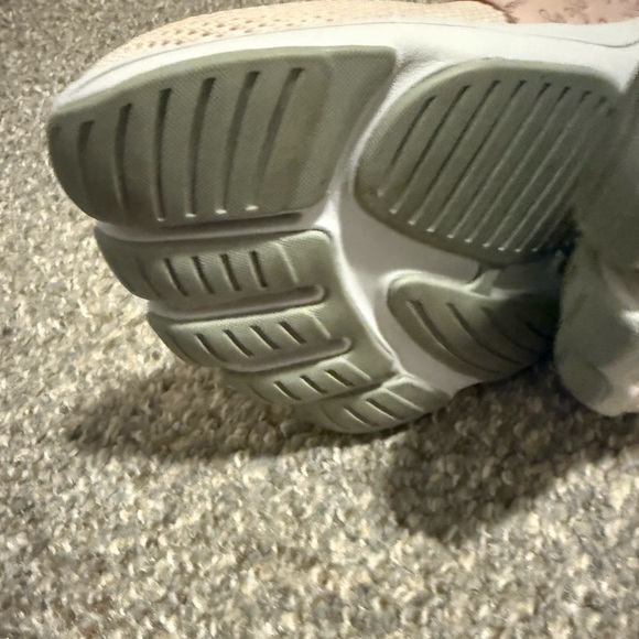 Peluva FiveFingers Minimalist Footwear
Women's Carrie ST - Picture 13 of 16